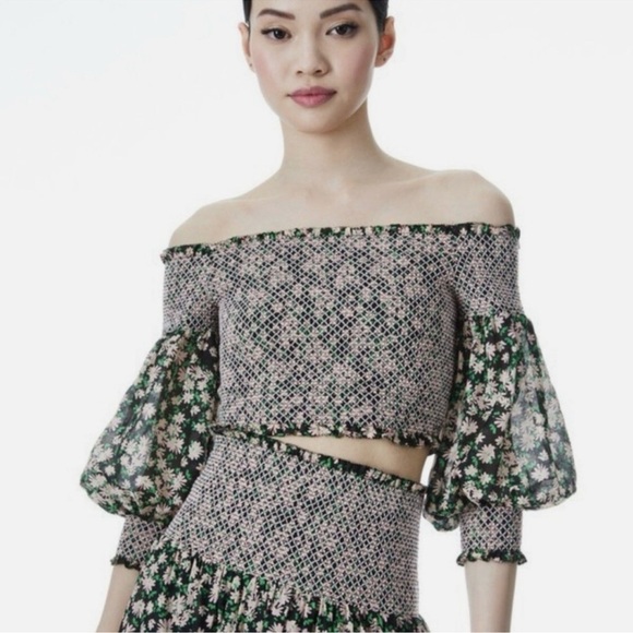 Alice + Olivia Candra Smocked Off- Shoulder Crop Top in Schwarz - Size Large - Picture 1 of 7